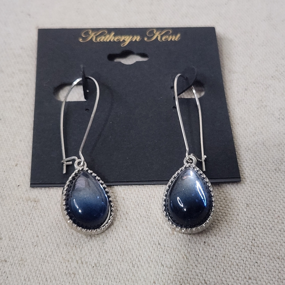 Teardrop dangle earrings